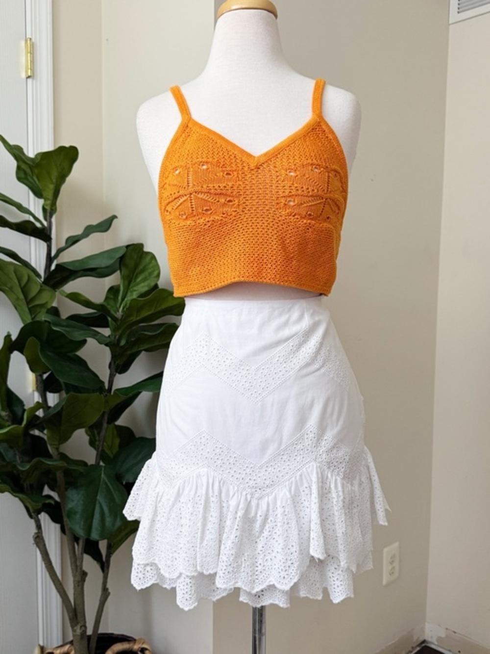 H&M White Eyelet Tiered Ruffle Skirt